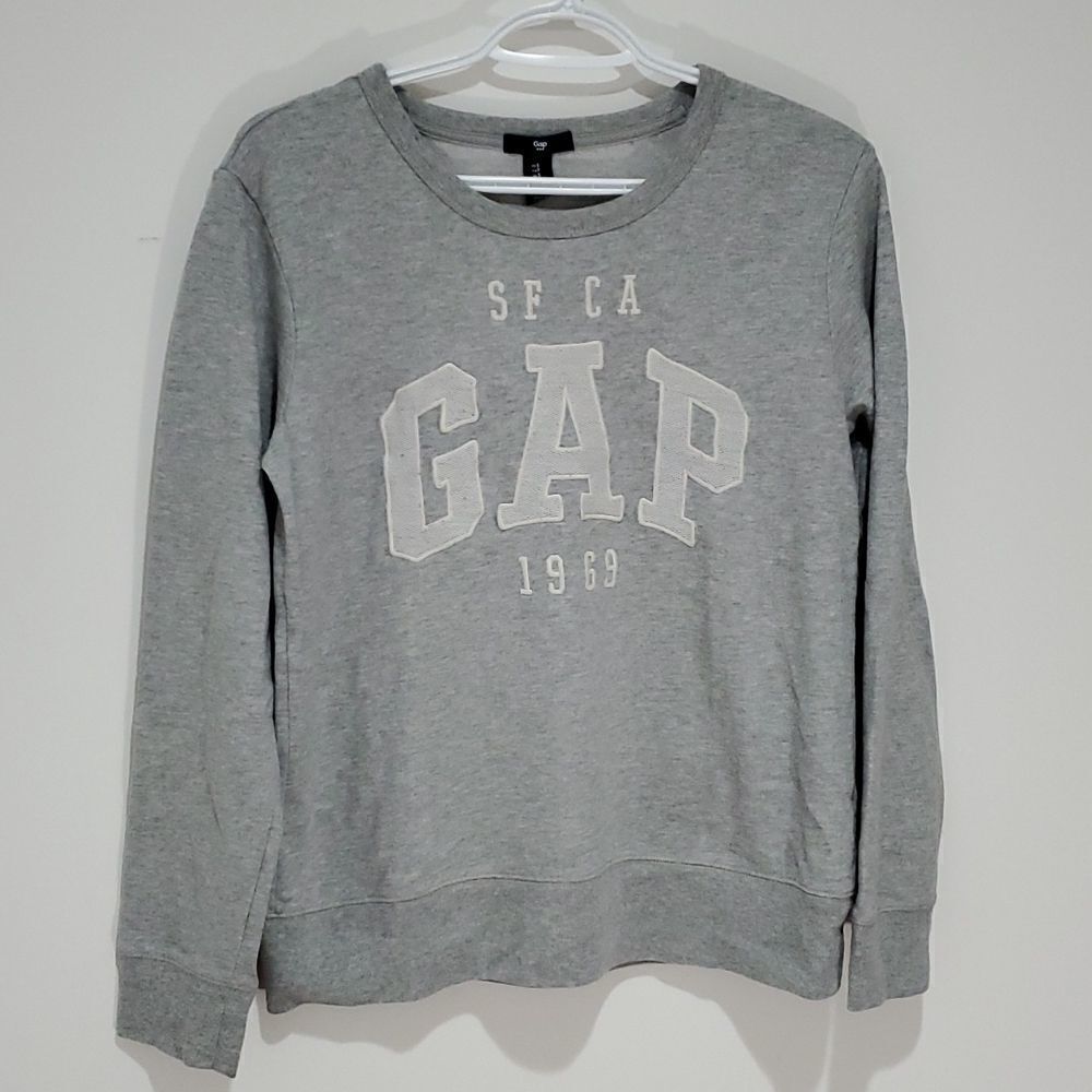 𝅺GAP small grey crewneck sweater